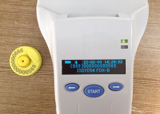 I marchi auricolari del bestiame stampati abitudine di RFID impediscono le malattie infettive, colore giallo