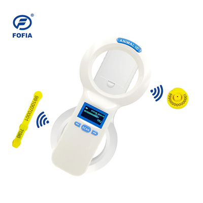 Un lettore universale con microchip da 160 g con etichetta auricolare da 20 cm